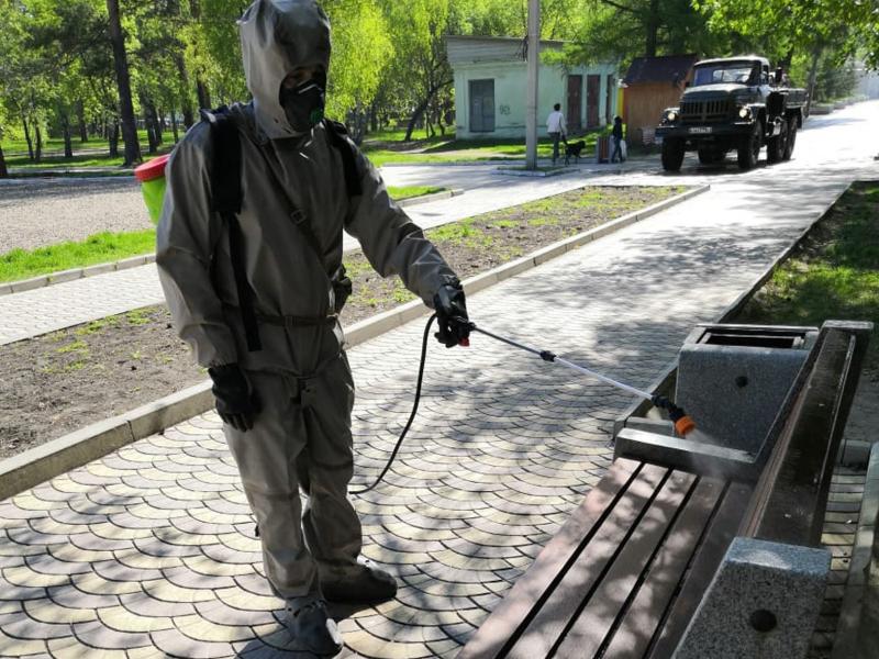 В Ангарске военнослужащие Росгвардии проводят дезинфекцию улиц, парков, детских площадок и скверов