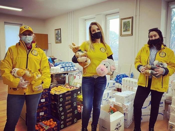 Волонтеры‭ ‬помогают‭ ‬нуждающимся‭ (‬Венгрия)