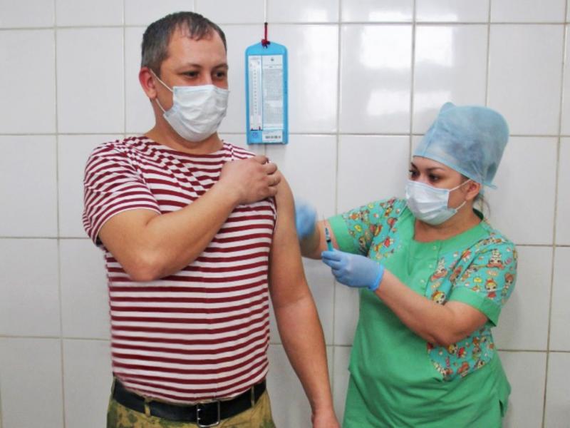 В Хакасии росгвардейцы присоединились к вакцинации против новой коронавирусной инфекции