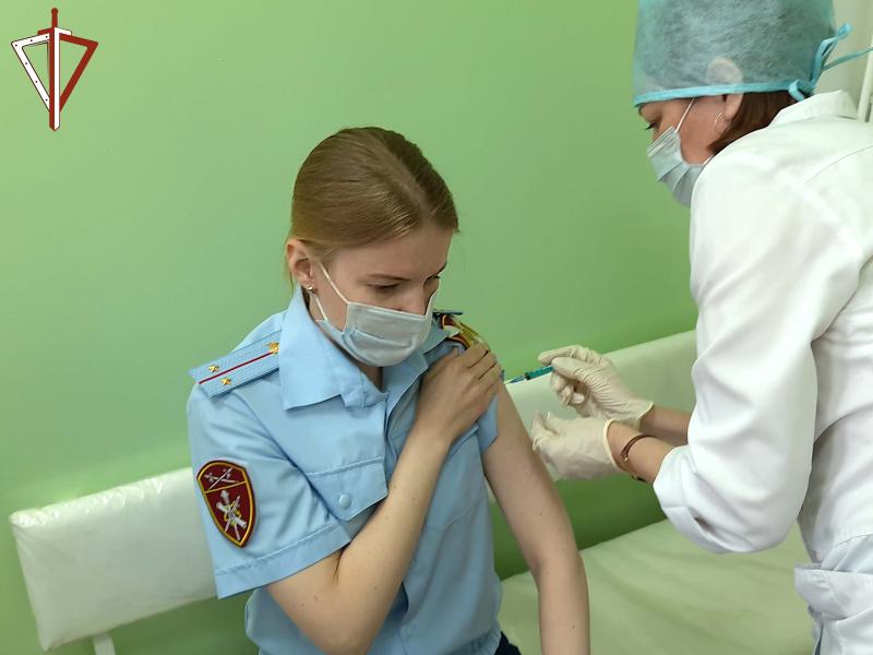Личный состав Управления Росгвардии по Курганской области продолжает вакцинацию от COVID-19