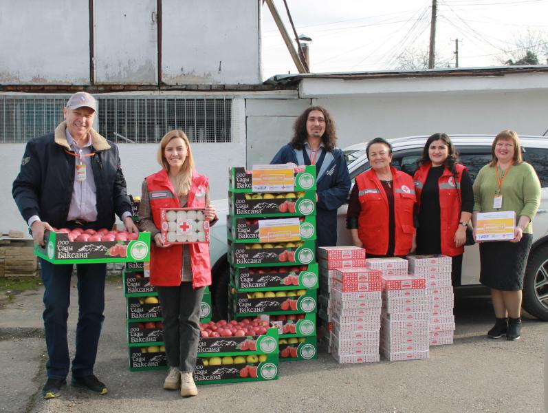 Волонтеры акции #МыВместе в Кабардино-Балкарской Республике передали фрукты и сладости врачам двух ковидных госпиталей